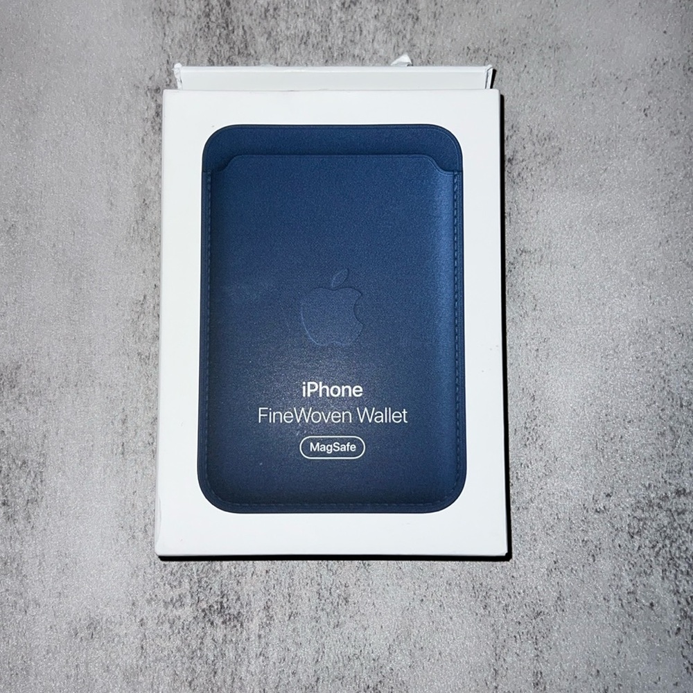 Apple iPhone FineWoven Wallet with MagSafe - Pacific Blue